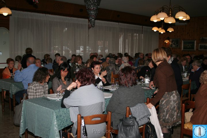 Pranzo Anziani 2011 (11).JPG